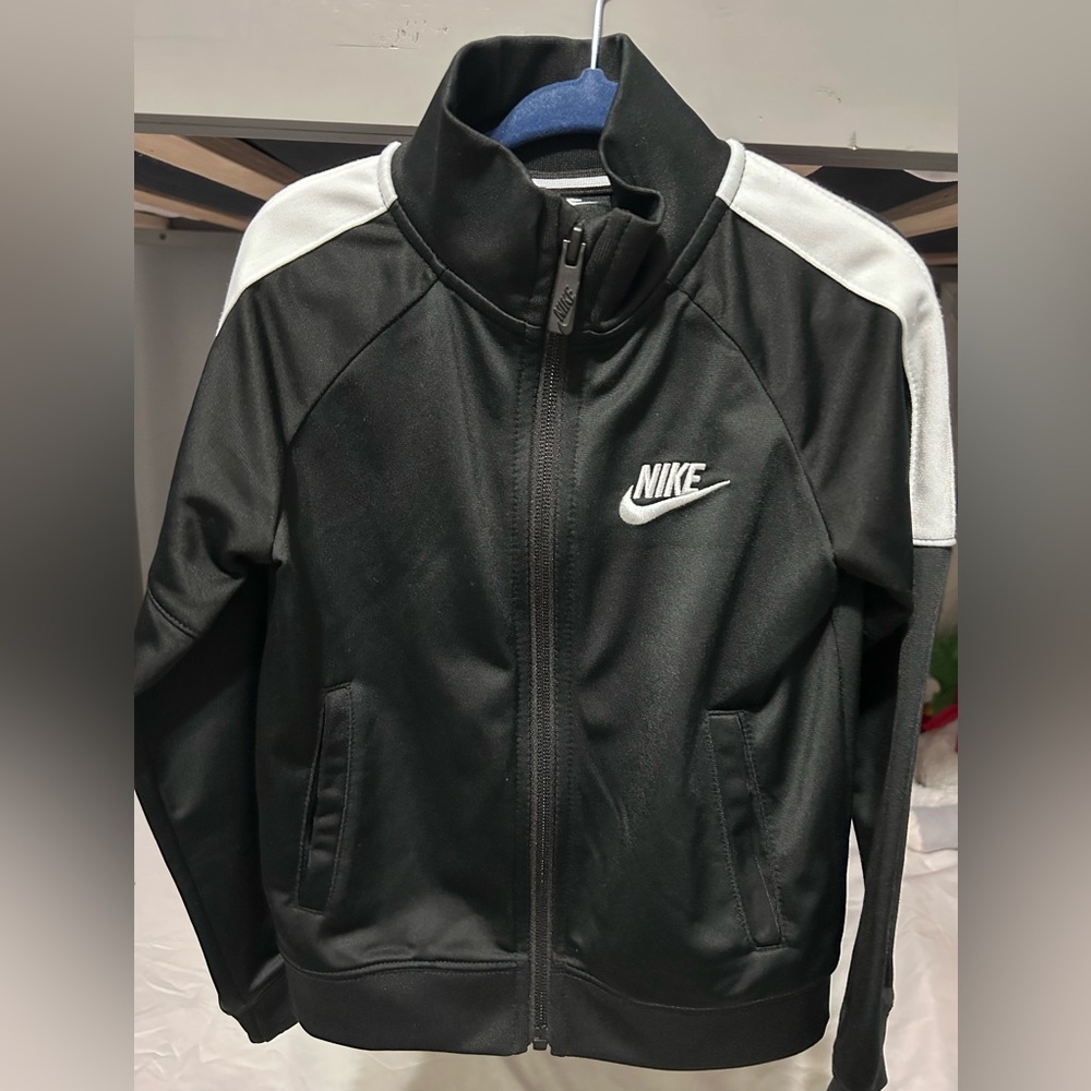 Toddler boys Nike tracksuit. - Picture 5 of 7